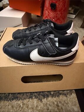 Nike Kids Black and White Low-Top Sneakers